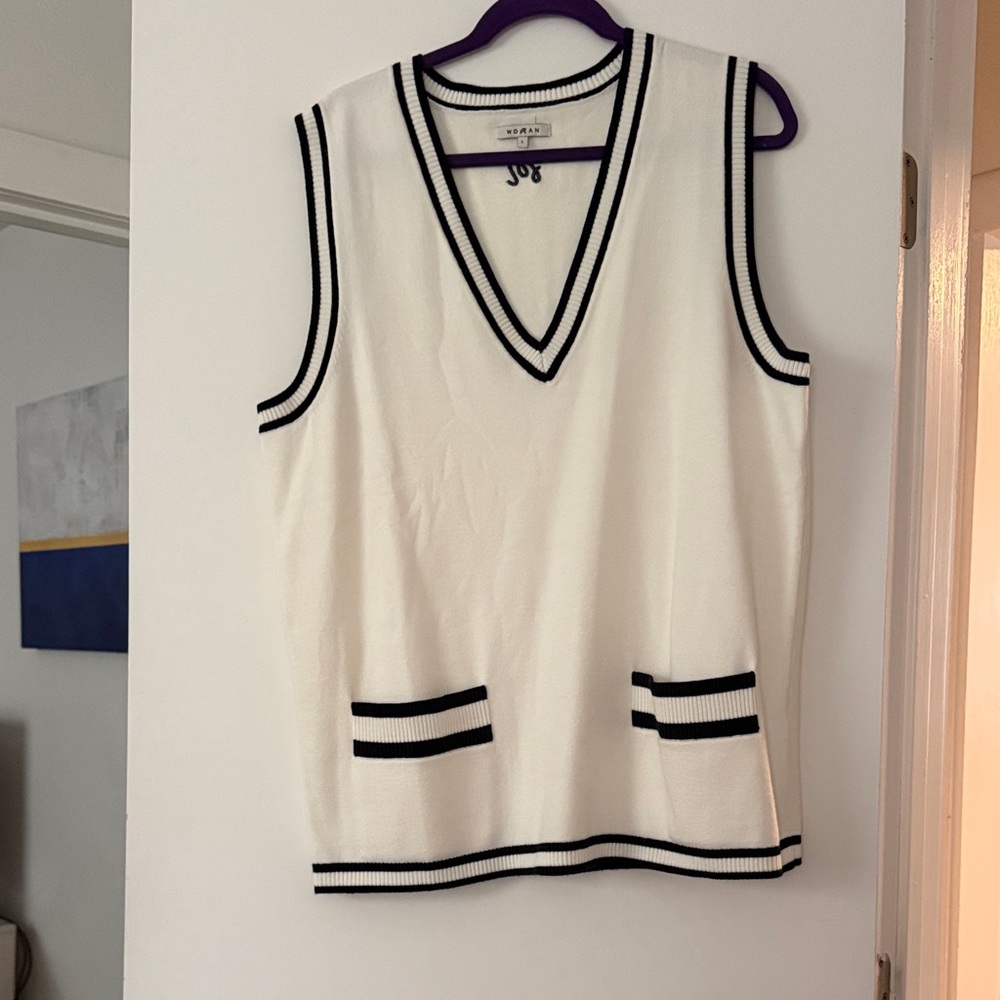 Women's White and Black Knit Vest